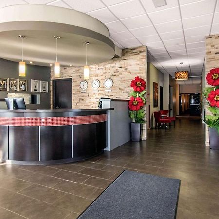 Econo Lodge Inn & Suites Saint Apollinaire Zewnętrze zdjęcie