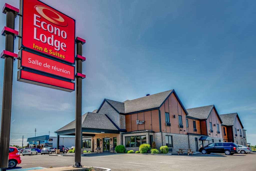 Econo Lodge Inn & Suites Saint Apollinaire Zewnętrze zdjęcie