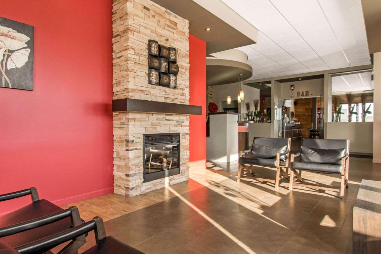 Econo Lodge Inn & Suites Saint Apollinaire Zewnętrze zdjęcie