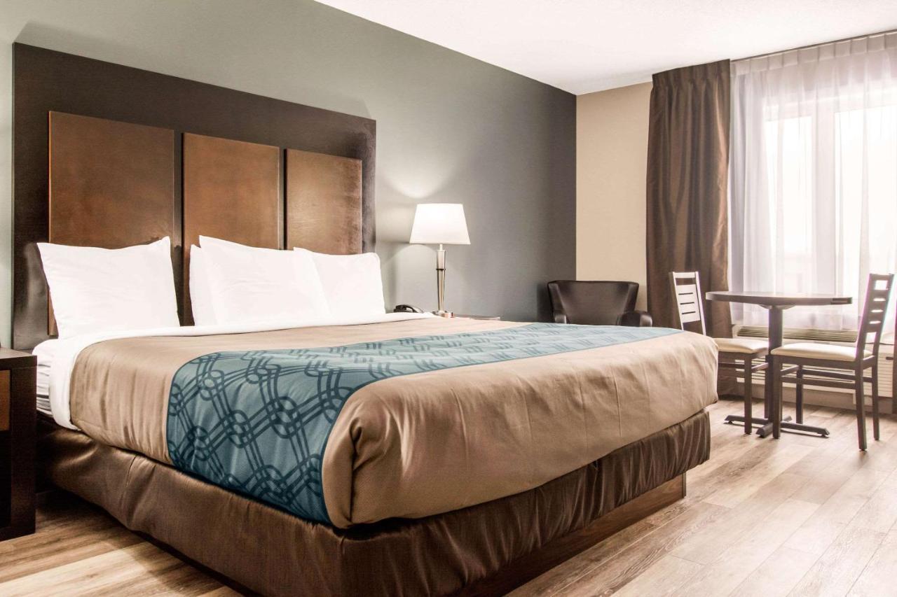 Econo Lodge Inn & Suites Saint Apollinaire Zewnętrze zdjęcie