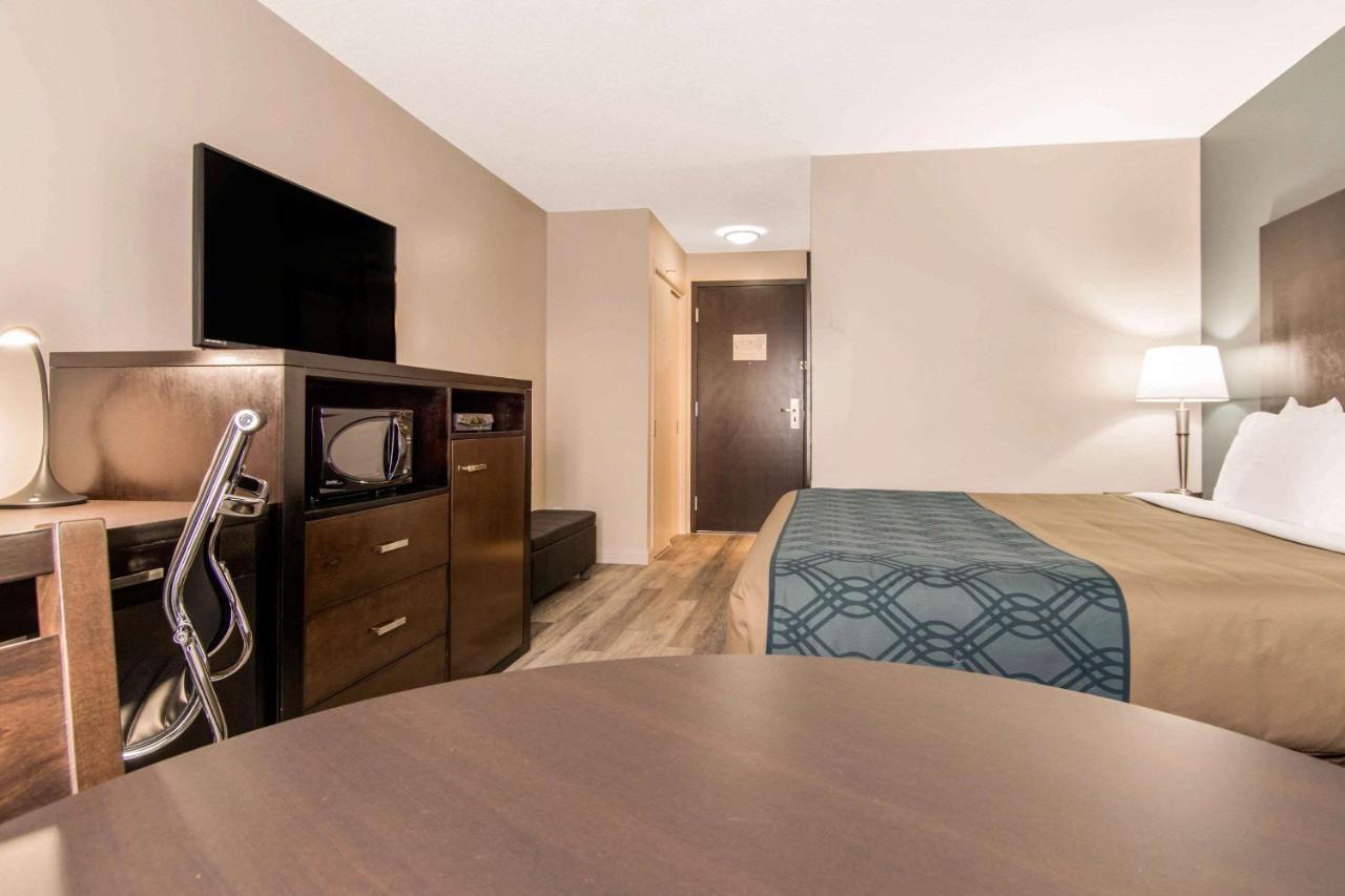 Econo Lodge Inn & Suites Saint Apollinaire Zewnętrze zdjęcie