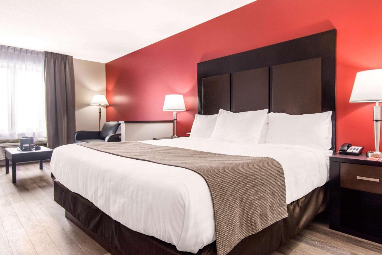 Econo Lodge Inn & Suites Saint Apollinaire Zewnętrze zdjęcie