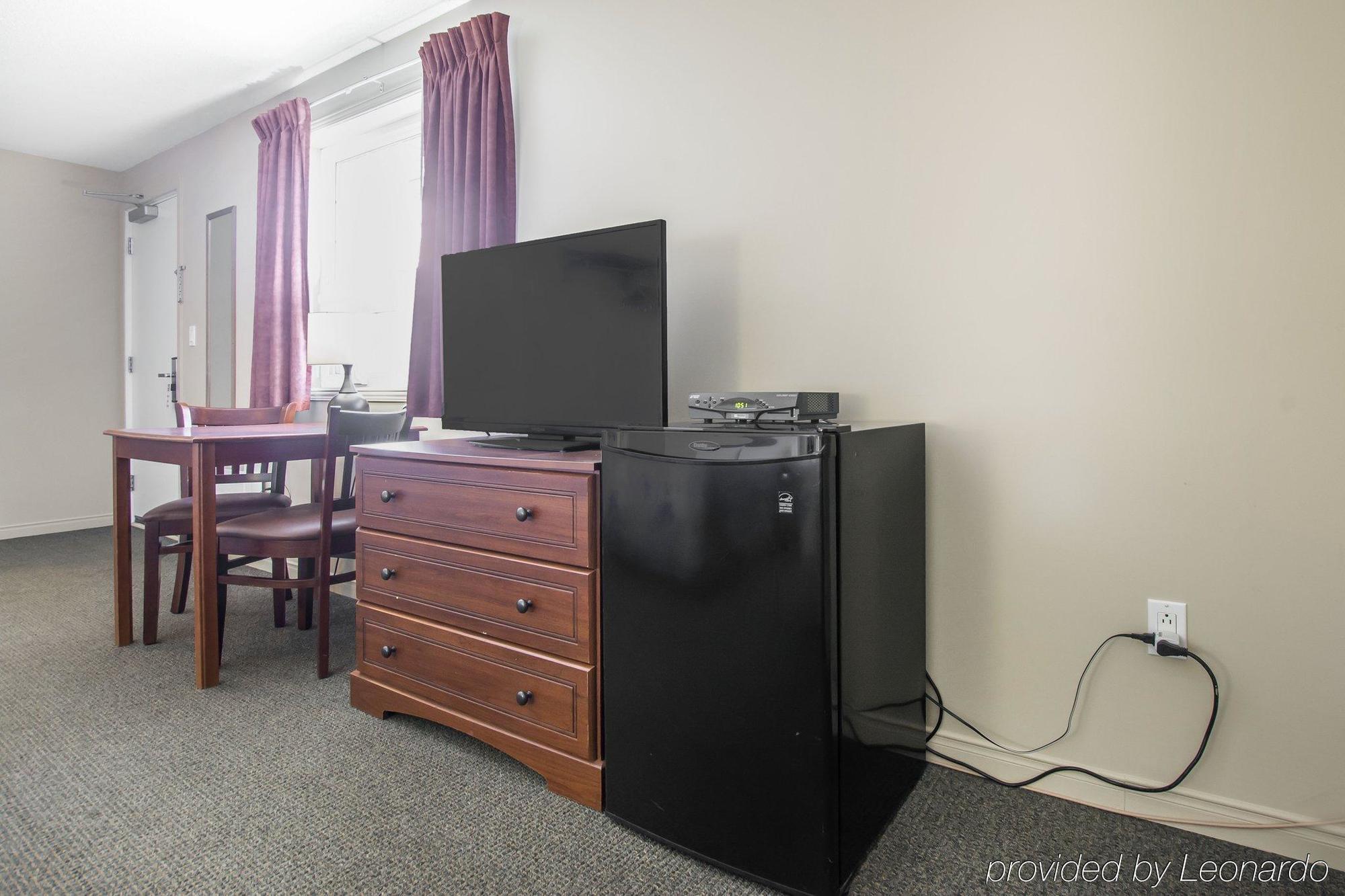 Econo Lodge Inn & Suites Saint Apollinaire Zewnętrze zdjęcie