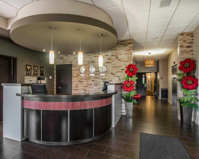 Econo Lodge Inn & Suites Saint Apollinaire Zewnętrze zdjęcie