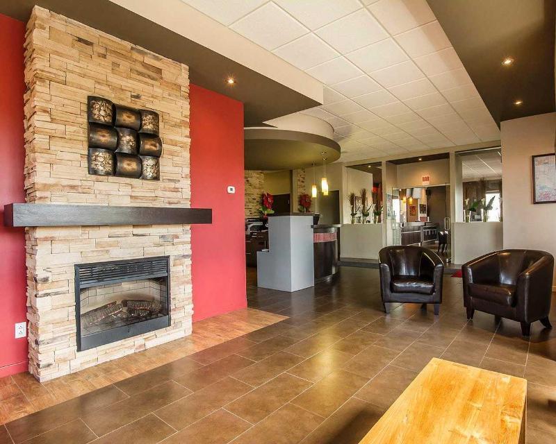 Econo Lodge Inn & Suites Saint Apollinaire Zewnętrze zdjęcie