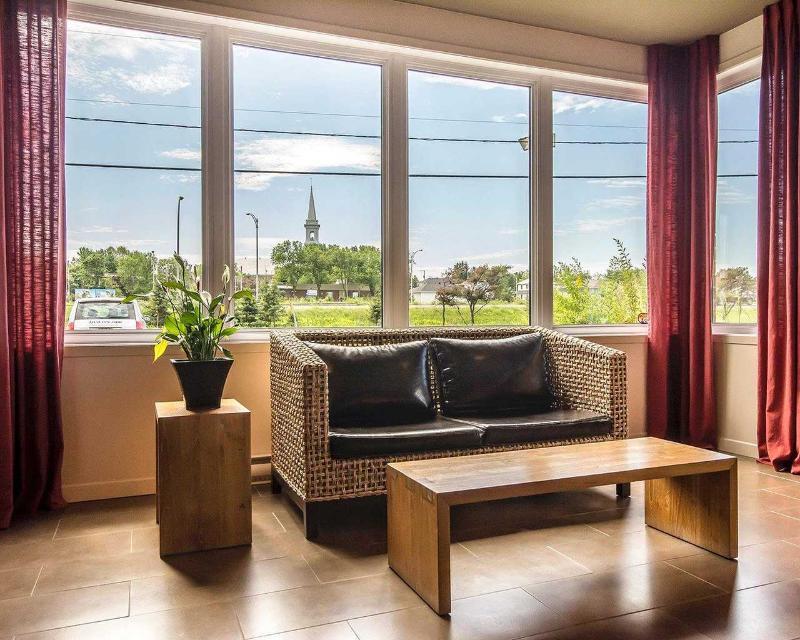 Econo Lodge Inn & Suites Saint Apollinaire Zewnętrze zdjęcie