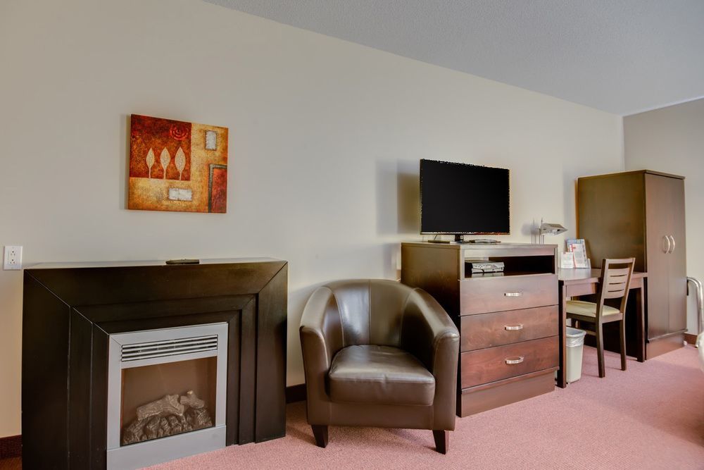 Econo Lodge Inn & Suites Saint Apollinaire Zewnętrze zdjęcie