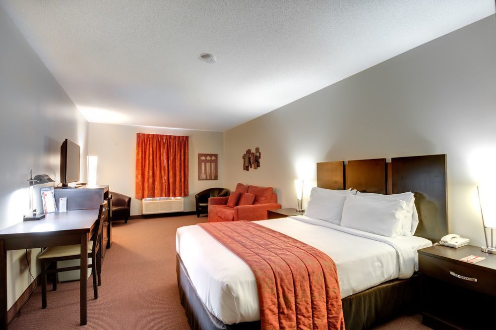 Econo Lodge Inn & Suites Saint Apollinaire Zewnętrze zdjęcie