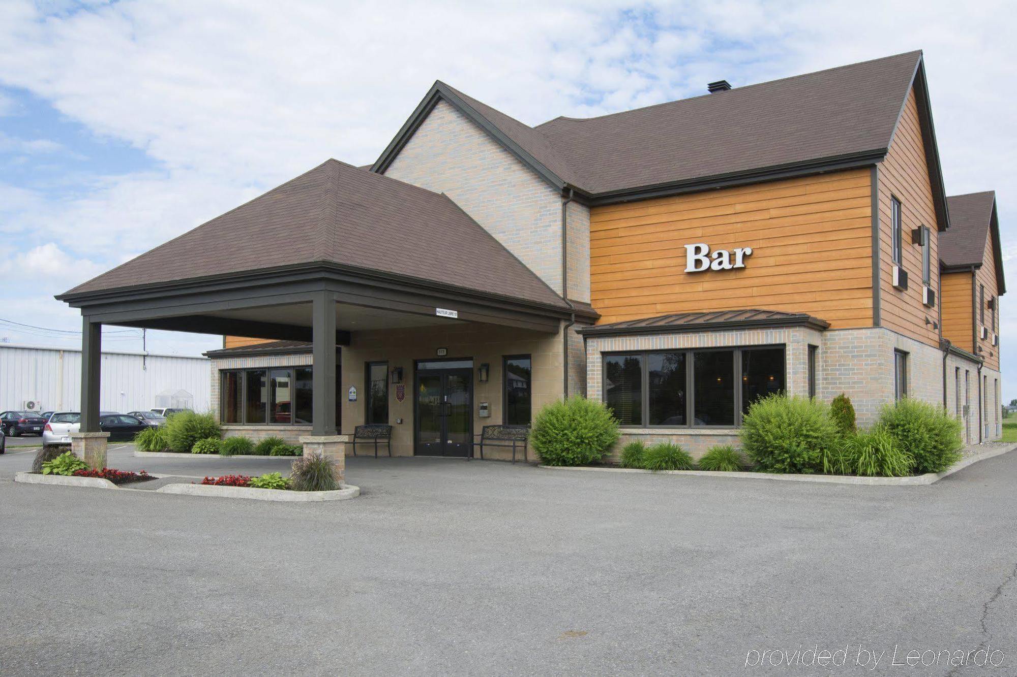 Econo Lodge Inn & Suites Saint Apollinaire Zewnętrze zdjęcie