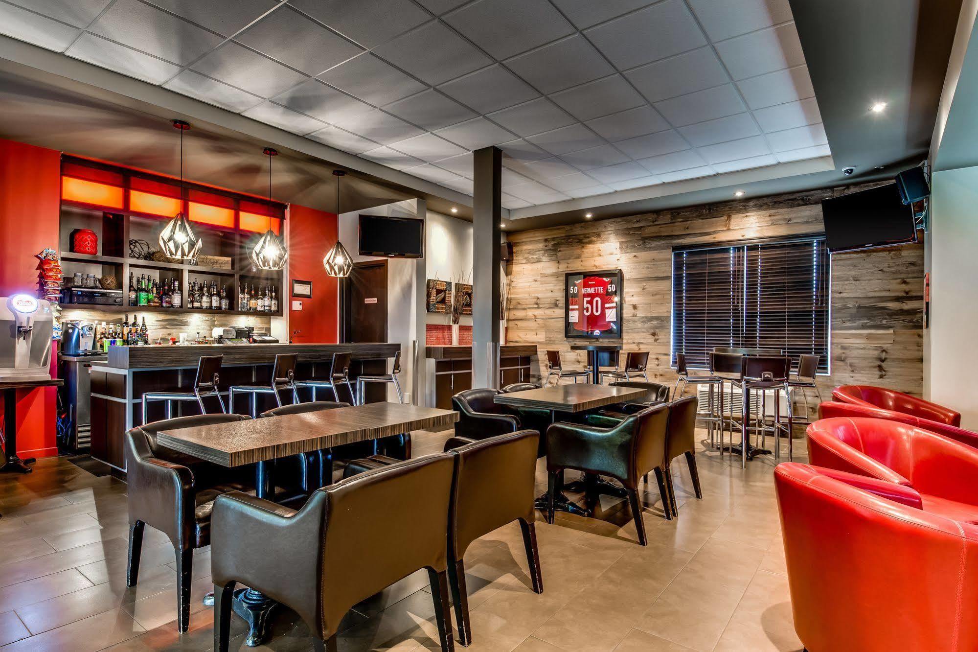 Econo Lodge Inn & Suites Saint Apollinaire Zewnętrze zdjęcie