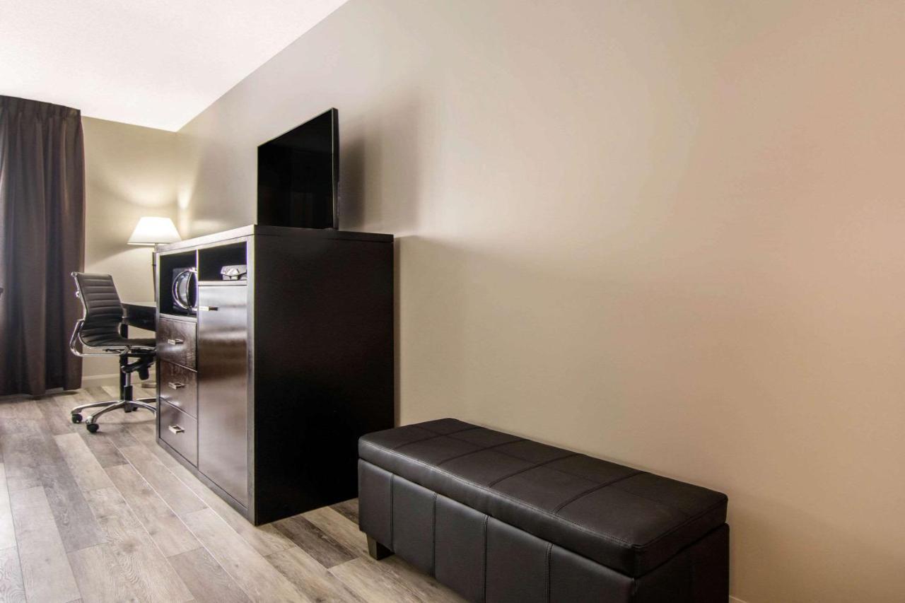Econo Lodge Inn & Suites Saint Apollinaire Zewnętrze zdjęcie