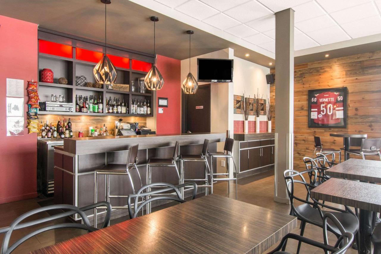 Econo Lodge Inn & Suites Saint Apollinaire Zewnętrze zdjęcie