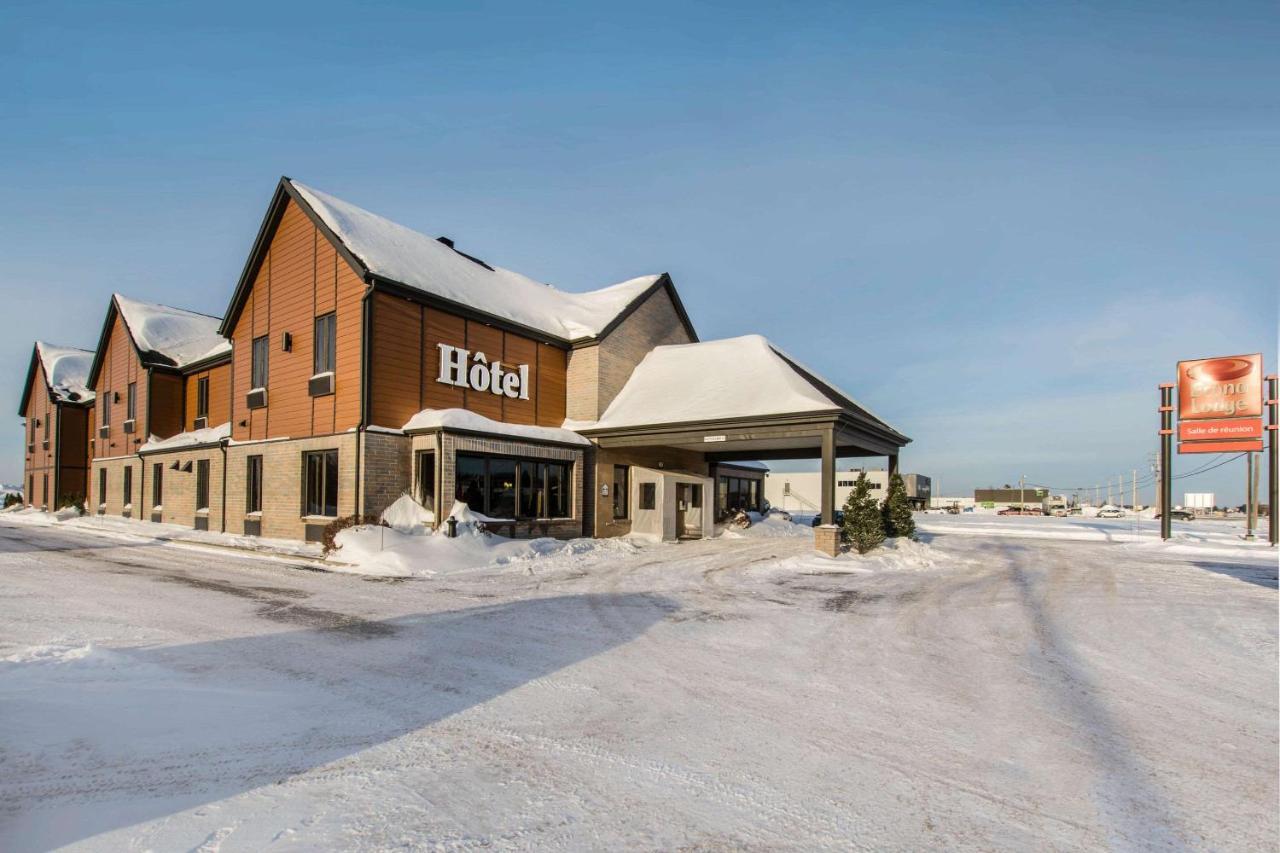 Econo Lodge Inn & Suites Saint Apollinaire Zewnętrze zdjęcie