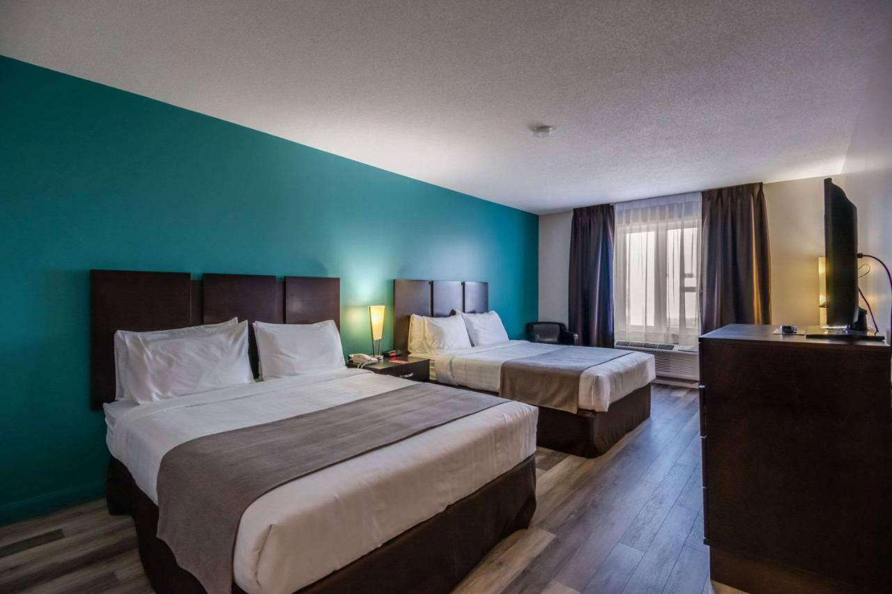 Econo Lodge Inn & Suites Saint Apollinaire Zewnętrze zdjęcie