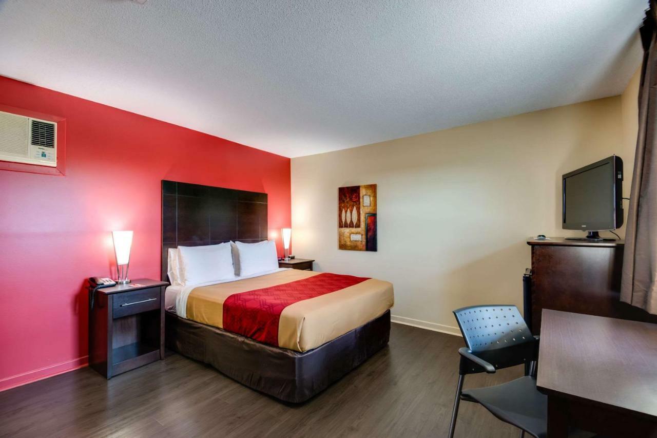 Econo Lodge Inn & Suites Saint Apollinaire Zewnętrze zdjęcie