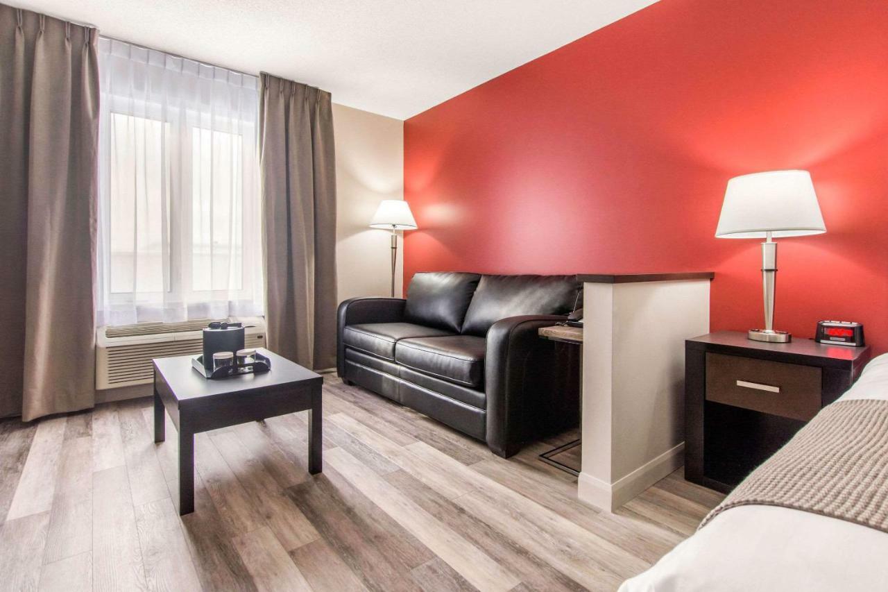 Econo Lodge Inn & Suites Saint Apollinaire Zewnętrze zdjęcie