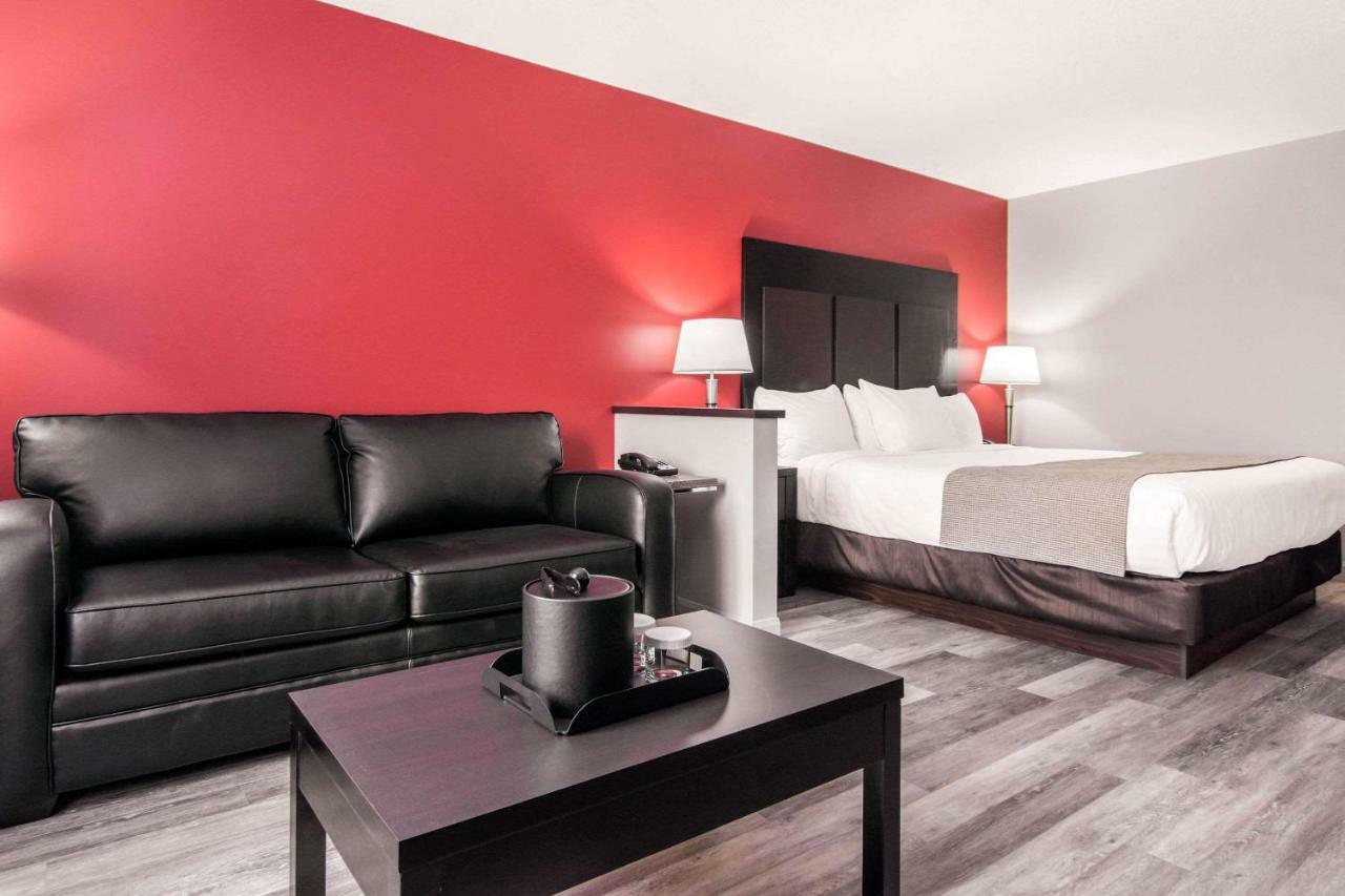 Econo Lodge Inn & Suites Saint Apollinaire Zewnętrze zdjęcie